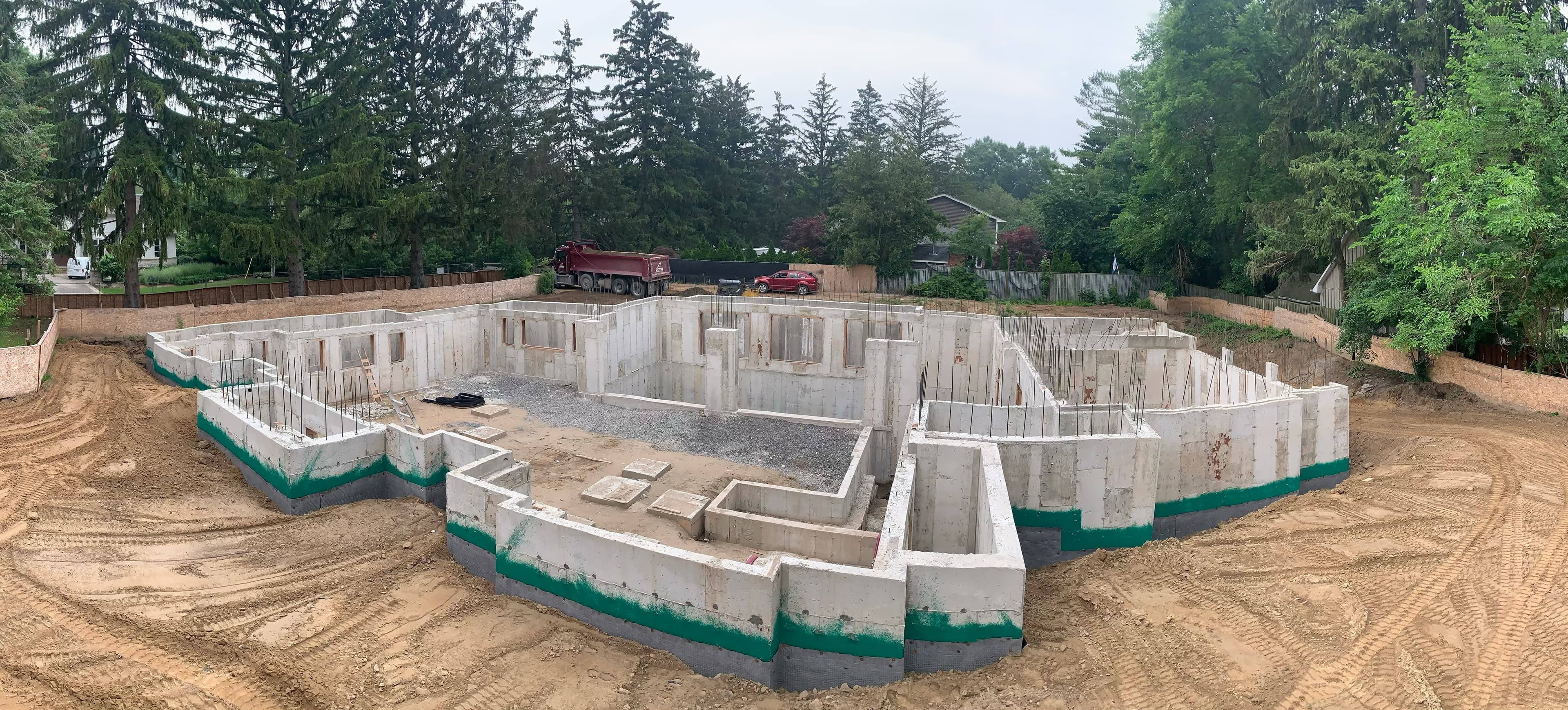 350 m3 concrete wall pour in Oakville formed and poured by Chico's in 3 weeks